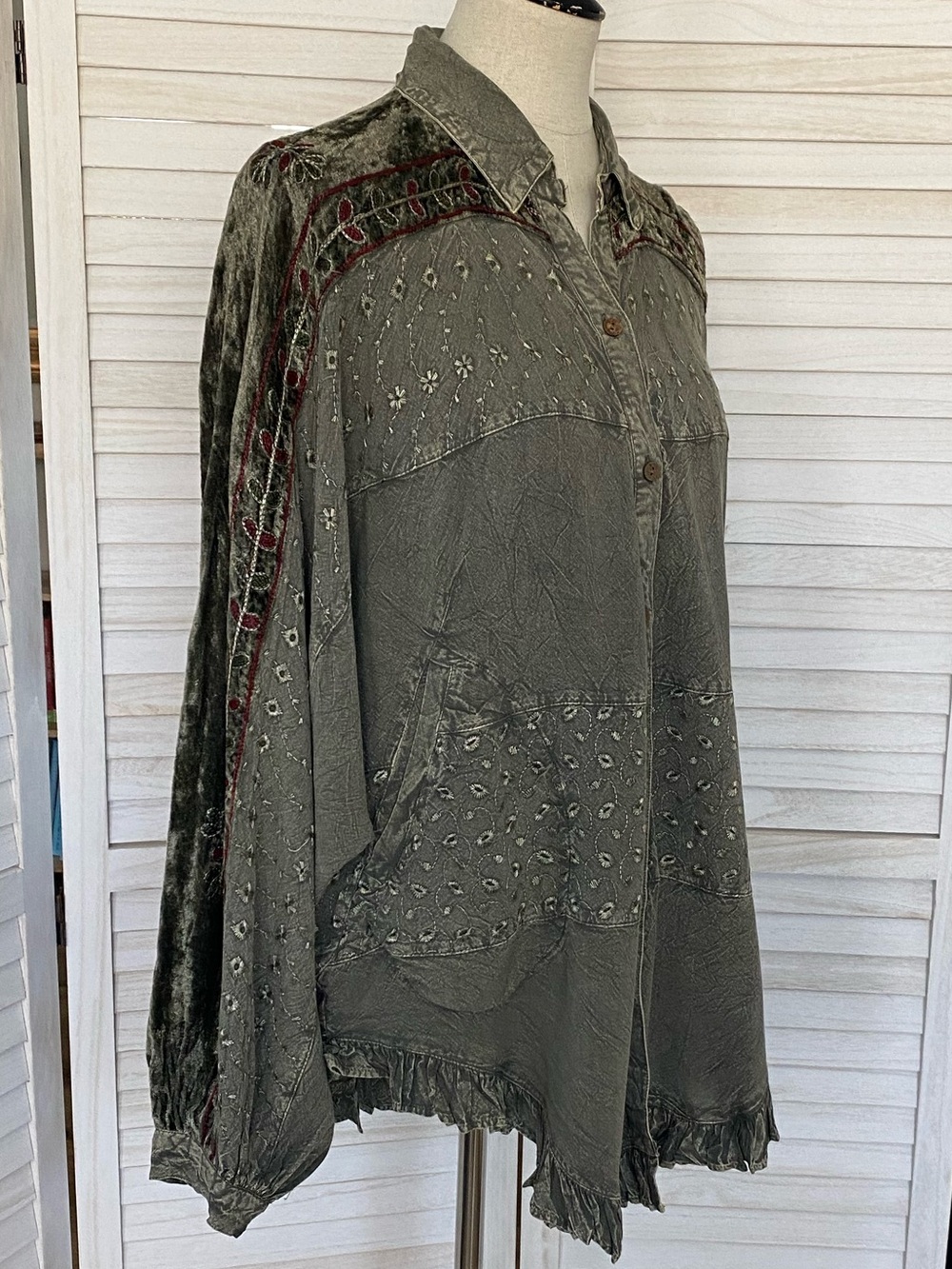 Young Threads Boho Velvet Embroidered Olive Green Button-Down Blouse SZ L NWT - Picture 3 of 15